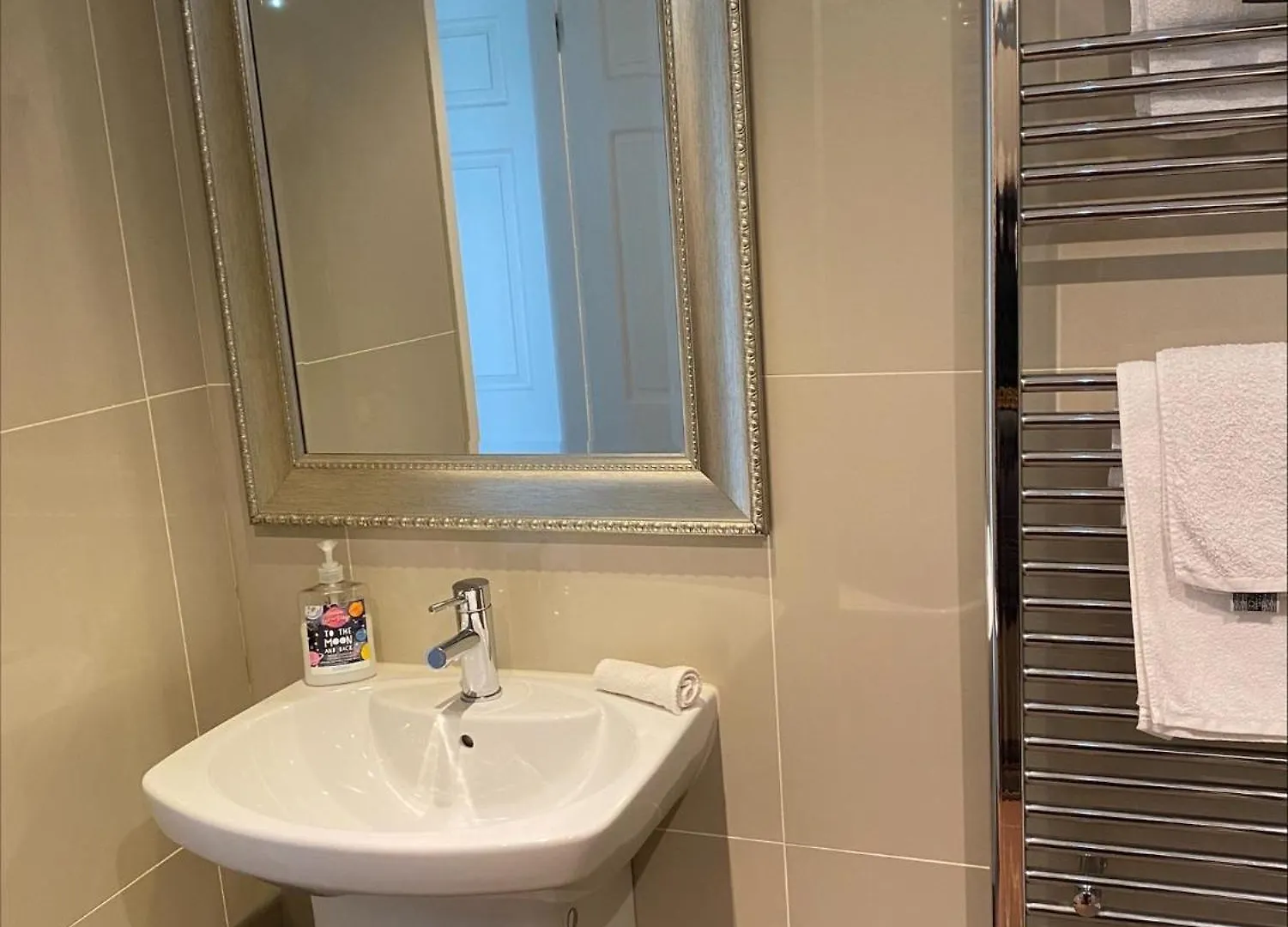 The Deerview Lodge Cardiff 0*,  Großbritannien